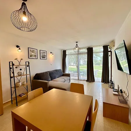 Modern One-bedroom In Diamant By Menada