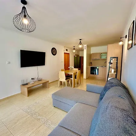 Апартамент Modern One-bedroom In Diamant By Menada *